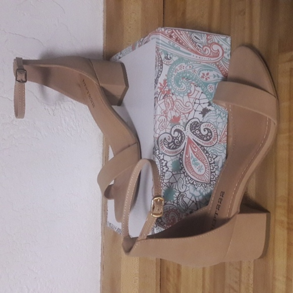 NWT "Dept. 222" Stella Woman's Sandals Size 7.5M and 8.5M